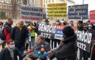 Saraybosna'da Sırbistan Büyükelçiliği önünde protesto düzenlendi