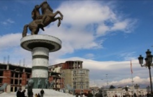 Kuzey Makedonya'da asgari ücret 300 avroya yükseltildi