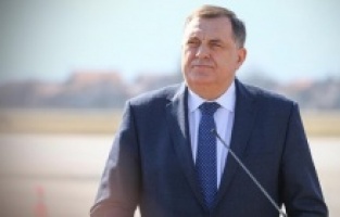 AB'den Sırbistan'a Dodik boykotu