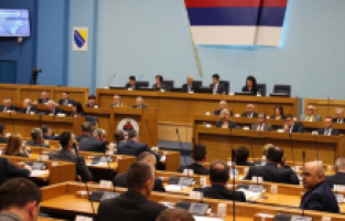 Bosnalı Sırp entite meclisinde tehlikeli oturum
