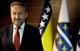 İzetbegovic: ”Seçimler ertelenebilir“