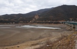 Jablanica Gölü'nde sular çekildi