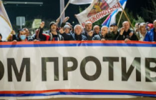 Karadağ’da Sırp partileri yol kapama eylemi yaptı