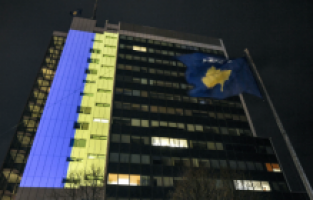 Kosova'dan Ukrayna bayrağı jesti