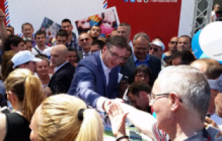 Sırbistan Cumhurbaşkanı Vucic’e oy satın alma suçlaması