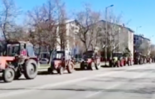 Sırbistan’da çiftçilerden protesto eylemi