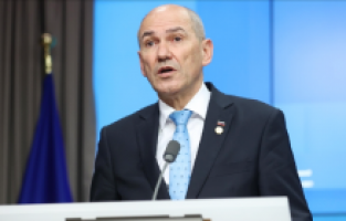 Slovenya Başbakanı Jansa korona oldu