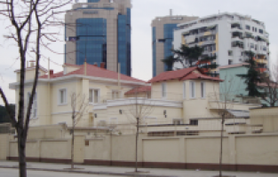 Arnavutluk, Rus ve Sırp büyükelçiliklerinin olduğu sokağın ismini değiştiriyor