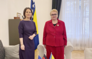 Baerbock: “Bosna’da barışı tehdit edenlerle mücadele etmek zorundayız”