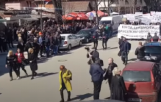 Kosova’da seçim yasağı protestosu