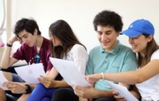 Kosova'da öğrencilerin yarıya yakını mezuniyetten sonra iş bulamıyor