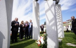 TBMM Başkanı Şentop, Aliya İzetbegoviç'in kabrini ziyaret etti