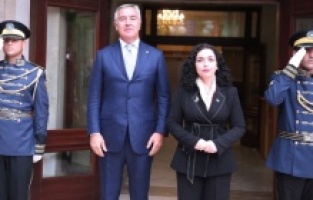 Karadağ Cumhurbaşkanı Djukanovic, Kosova'da temaslarda bulundu