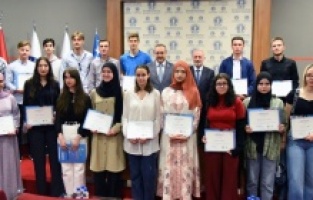 IUS başarılı öğrencileri desteklemeye devam ediyor