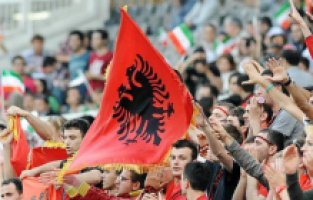 Arnavutluk halkının yarısı dinini yaşamıyor