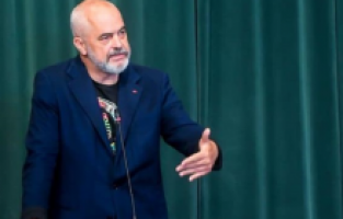 Rama: “Bana göre İtalyanlar, Versace giyen Arnavut”