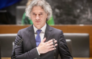 Slovenya’da Golob resmen başbakan