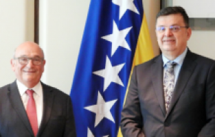 Tegeltija’dan İngiltere’ye: “Bosna Hersek’te kimseye yaptırım uygulamaya gerek yok”