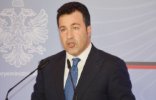 Arnavutluk'ta asker maaşlarına yüzde 30 zam