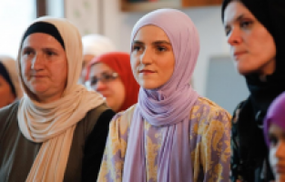 Bosna Hersekli baba kız hacca 'ikrar duasıyla' uğurlandı