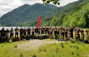 Bosna Hersekli dalgıçlar Boracko Gölü'nde dip temizliği yaptı