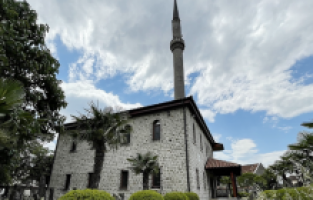 Karadağ'daki Nizam Camii ve şehitliğinde Osmanlı'nın izleri hakim