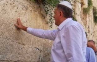 Bosnalı Sırp lider Ağlama Duvarı'nda "bağımsızlık" diledi