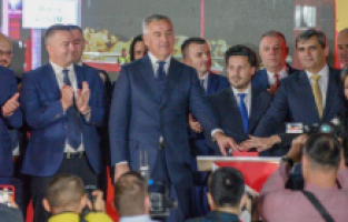 Karadağ’ın ilk otoyolu açıldı