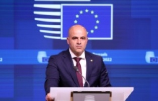 Kovaçevski: "Yeni teklif, Meclis kararıyla tam uyum içinde"