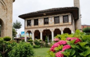 Kuzey Makedonya'da işlemeleriyle ünlü Alaca Cami