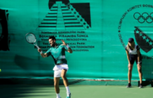 Sırp tenisçi Djokovic, Bosna Hersek’te tenis kompleksinin açılışını yaptı