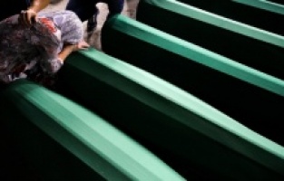 Srebrenitsa soykırımının kimliği belirlenemeyen kurbanlarının kemikleri korunacak