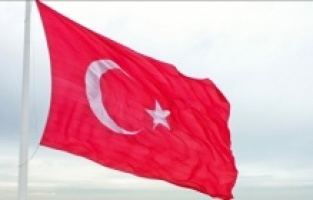 Arnavutluk'ta Türk bayrağını denize atan kişi gözaltına alındı