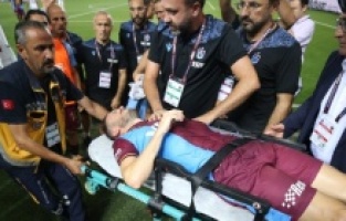 Boşnak futbolcu Edin Vişça'nın kolu kırıldı