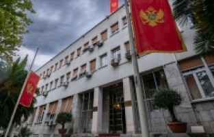 Karadağ’da 11 kişinin öldüğü silahlı saldırı nedeniyle 3 günlük yas