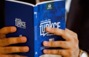 Saraybosna Yunus Emre Enstitüsünde "Yabancılar İçin Türkçe Konuşma Kılavuzu" tanıtıldı