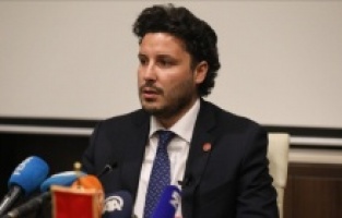 Abazovic: “Djukanovic suç şebekelerini koruyor“