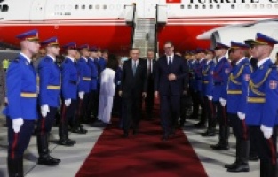 Cumhurbaşkanı Erdoğan, Sırbistan'da mevkidaşı Vucic tarafından karşılandı