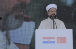 Diyanet İşleri Başkanı Erbaş, Sisak'taki İslam Kültür Merkezi'nin açılışında konuştu