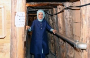 Emine Erdoğan, Bosna Savaşı'nın sembollerinden Umut Tüneli'ni ziyaret etti