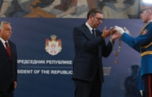 Vucic’ten Orban’a devlet nişanı: “Hünyadi Yanoş’tan bu yana daha büyük dostumuz olmadı”