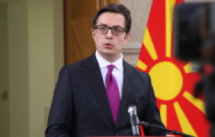 Pendarovski: “Anayasa değişikliği süreci aceleye getirilmemeli”