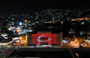 Saraybosna'daki Vijecnica Kütüphanesine Türk bayrağı yansıtıldı