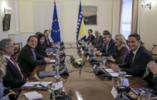 AB Komisyonunun genişlemeden sorumlu üyesi Varhelyi: "Bosna Hersek'in AB yolu açık"