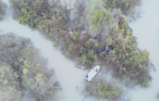 Bosna Hersek sınır polisi boğulmak üzere olan 33 göçmeni kurtardı