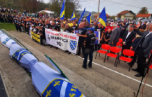 Bosna Savaşı'nın 8 kurbanı daha toprağa verildi