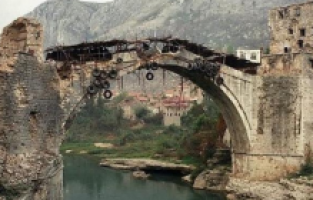 Bugün Mostar Köprüsü’nün yıkılışının 29. yıl dönümü