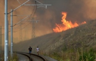 Bulgaristan’da askeri üste çıkan yangın kontrol altına alınamıyor