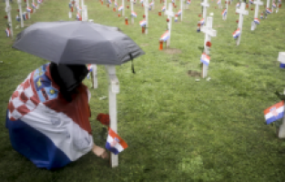 Hırvatistan'da Vukovar katliamı kurbanlarını anmak için tören düzenlendi