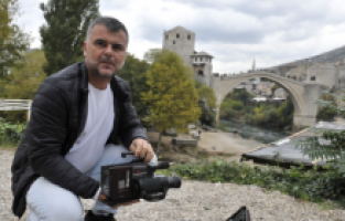 Mostar Köprüsü'nün yıkılışını "hafızalara kazıyan" kameraman o gün yaşananları unutamıyor